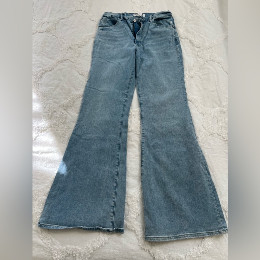 Abercrombie 82 Fitch
The Flare
Ultra High Rise